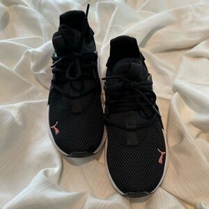PUMA Softfoam black sneakers